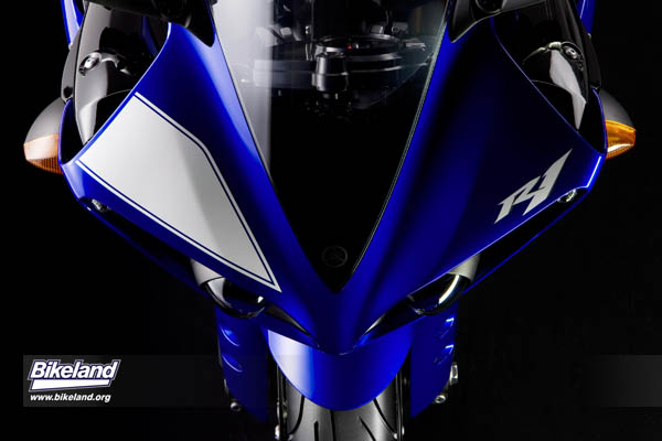 2009_YZF-R1_Bra_US_03