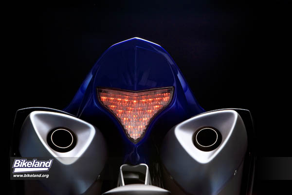 2009_YZF-R1_Bra_US_10