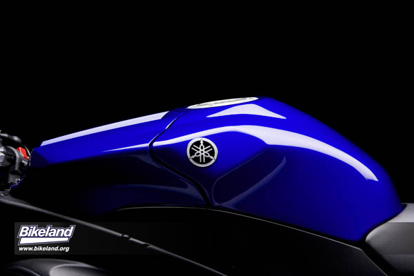 2009_YZF-R1_Bra_US_13