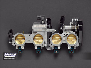 2009_YZF-R1_Fea_EUR_12