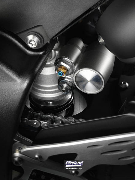 2009_YZF-R1_Fea_US_18