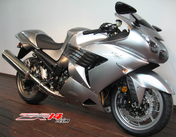 さちゃ 2007 Silver ZX-14 (OEM) Pix! @ ZX-14.com